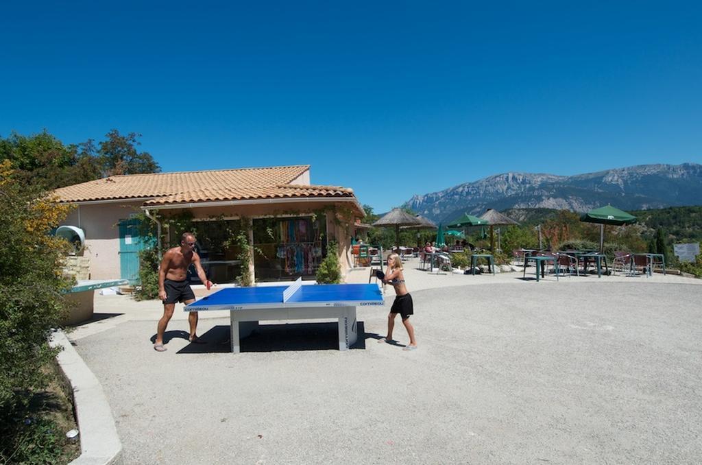 Camping Le Couriou Recoubeau-Jansac Zewnętrze zdjęcie