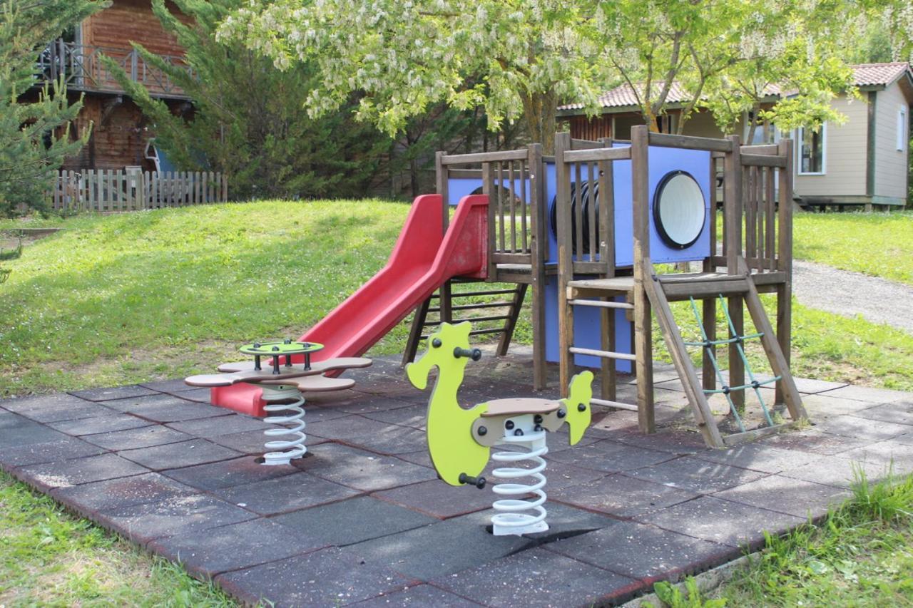 Camping Le Couriou Recoubeau-Jansac Zewnętrze zdjęcie
